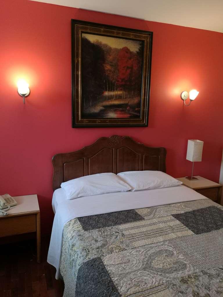 Hotel Saint-Andre Montreal Room photo
