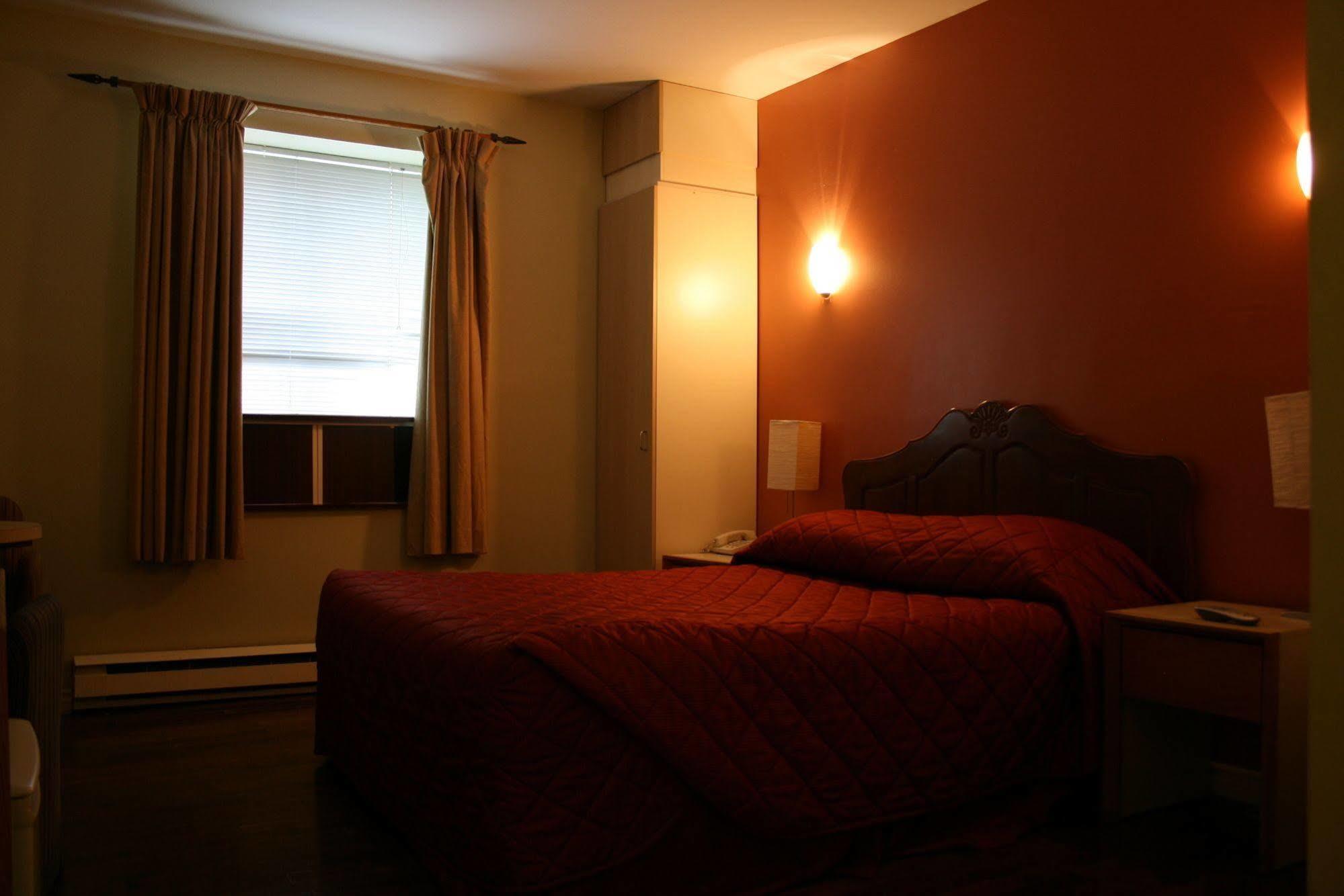 Hotel Saint-Andre Montreal Exterior photo